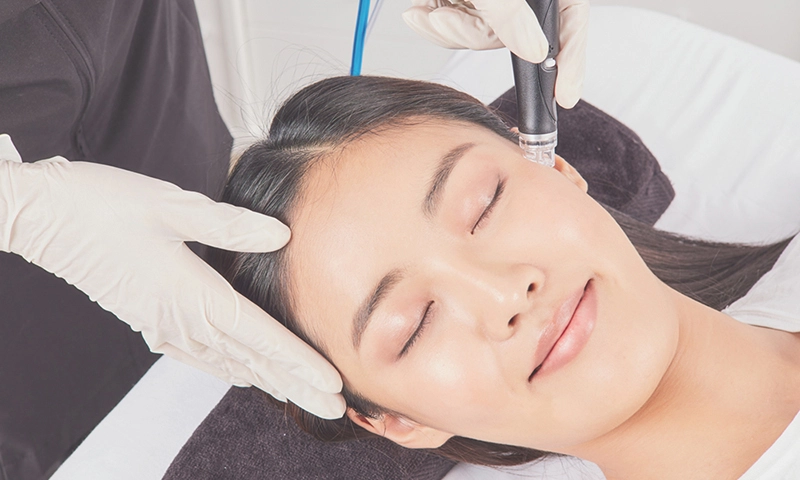 woman enjoying a hydrafacial treatment